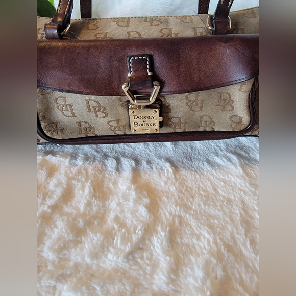 Dooney & Bourke Y2K canvas Leather DB Logo Monogram Shoulder Bag Purse Push Lock - Picture 7 of 7
